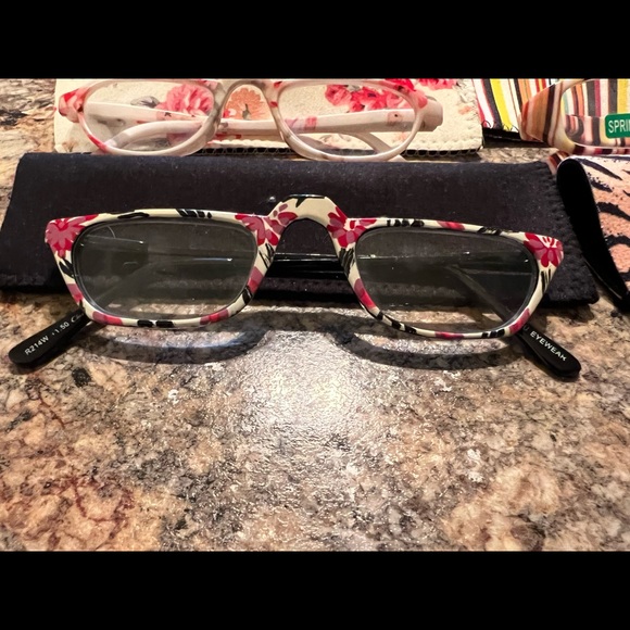 Readers 1.50 - Picture 2 of 8